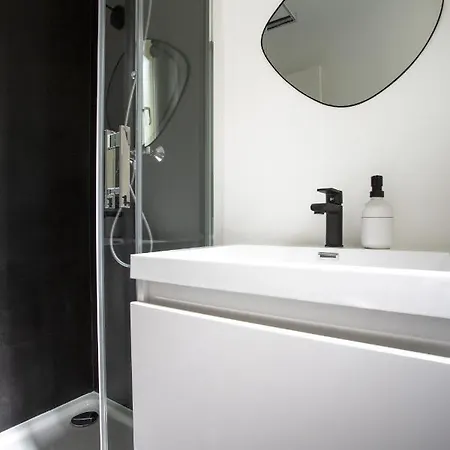 Centre D'antibes - 2 Chambres Avec Parking Apartment *