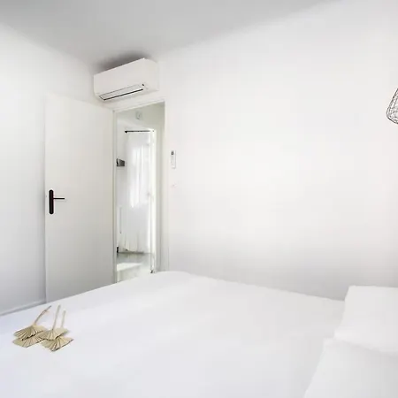 Centre D'antibes - 2 Chambres Avec Parking Αντίμπ