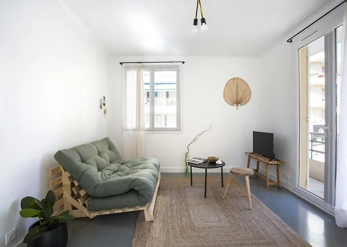 Daire Centre D'antibes - 2 Chambres Avec Parking *